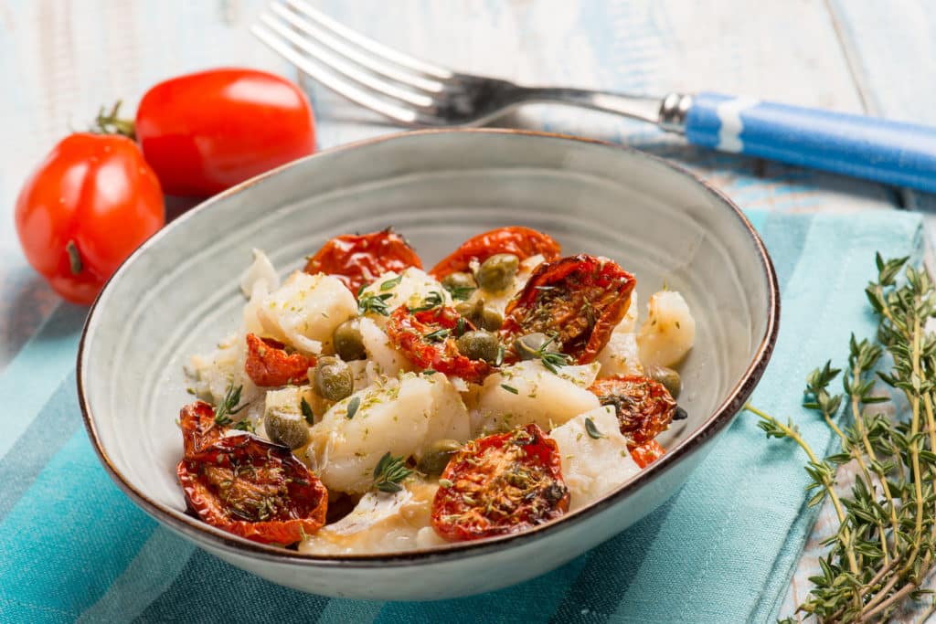 Oppskrift på smakfull fiskegryte med klippfisk, torsk og laks - En deilig rett som vil friste ganen!